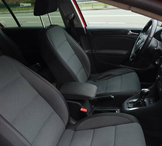 Красный Фольксваген Гольф, объемом двигателя 1.6 л и пробегом 290 тыс. км за 7700 $, фото 7 на Automoto.ua