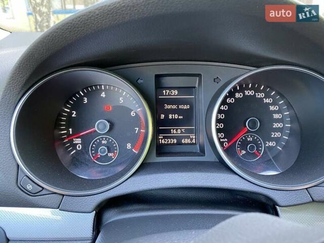 Красный Фольксваген Гольф, объемом двигателя 1.2 л и пробегом 162 тыс. км за 8600 $, фото 2 на Automoto.ua