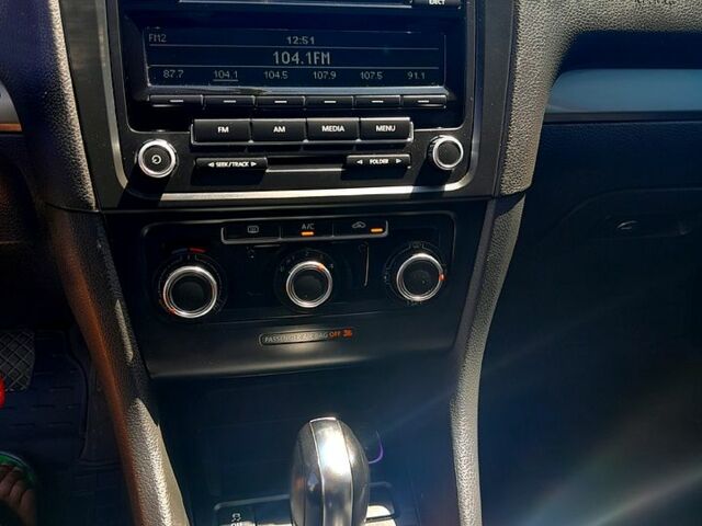 Красный Фольксваген Гольф, объемом двигателя 2.5 л и пробегом 127 тыс. км за 8400 $, фото 1 на Automoto.ua