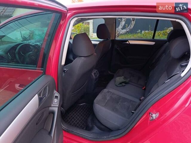 Красный Фольксваген Гольф, объемом двигателя 1.39 л и пробегом 151 тыс. км за 8900 $, фото 3 на Automoto.ua