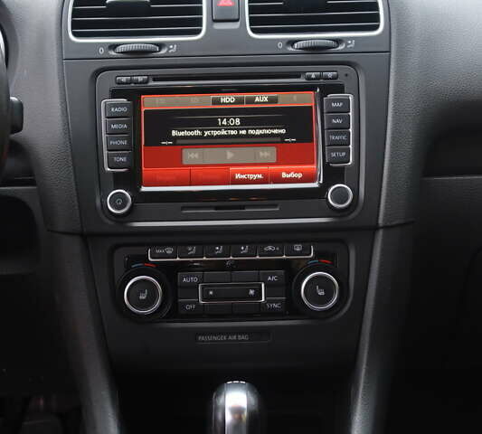 Красный Фольксваген Гольф, объемом двигателя 1.6 л и пробегом 290 тыс. км за 7700 $, фото 5 на Automoto.ua