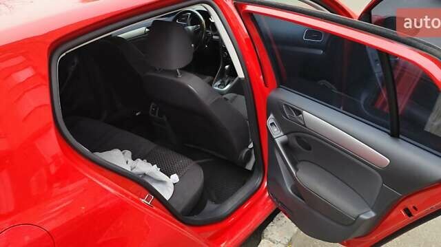 Червоний Фольксваген Гольф, об'ємом двигуна 1.39 л та пробігом 137 тис. км за 8400 $, фото 7 на Automoto.ua