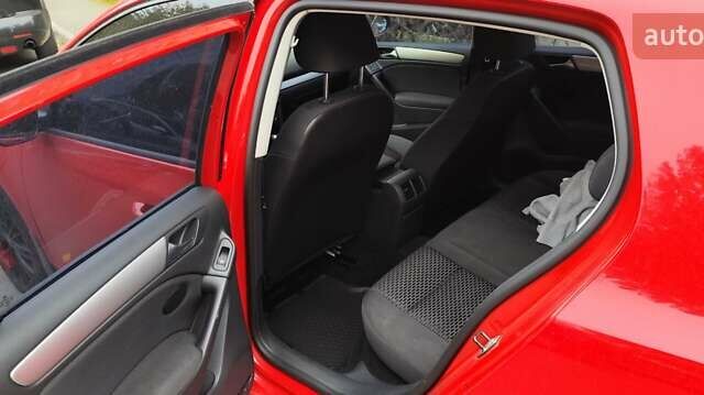 Червоний Фольксваген Гольф, об'ємом двигуна 1.39 л та пробігом 137 тис. км за 8400 $, фото 5 на Automoto.ua