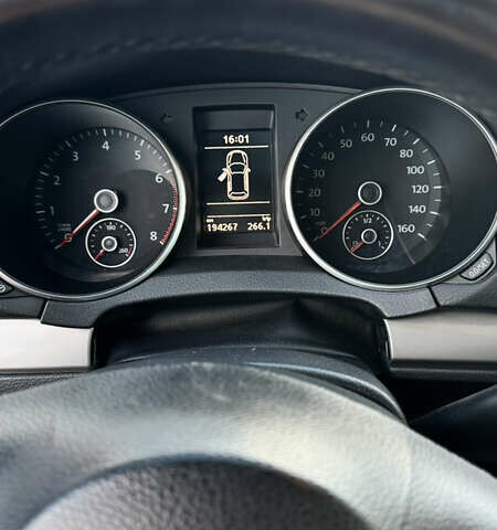 Красный Фольксваген Гольф, объемом двигателя 2.48 л и пробегом 194 тыс. км за 9900 $, фото 9 на Automoto.ua