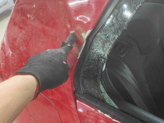 Красный Фольксваген Гольф, объемом двигателя 1.6 л и пробегом 270 тыс. км за 3700 $, фото 3 на Automoto.ua