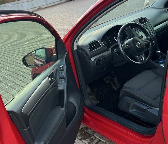 Красный Фольксваген Гольф, объемом двигателя 2.5 л и пробегом 194 тыс. км за 11464 $, фото 6 на Automoto.ua