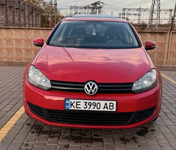 Красный Фольксваген Гольф, объемом двигателя 2.5 л и пробегом 194 тыс. км за 11464 $, фото 1 на Automoto.ua