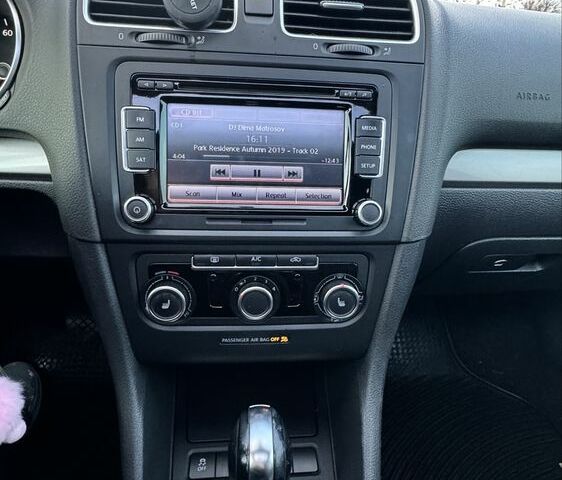 Красный Фольксваген Гольф, объемом двигателя 2.5 л и пробегом 194 тыс. км за 11464 $, фото 14 на Automoto.ua