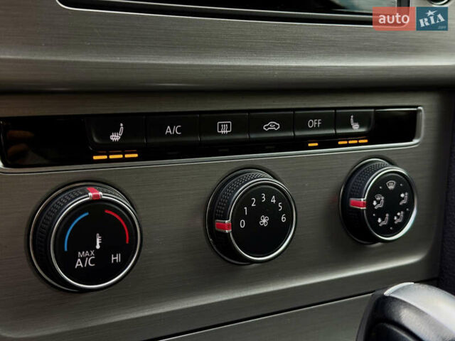 Красный Фольксваген Гольф, объемом двигателя 1.8 л и пробегом 170 тыс. км за 10950 $, фото 25 на Automoto.ua