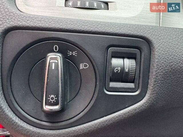 Красный Фольксваген Гольф, объемом двигателя 1.8 л и пробегом 127 тыс. км за 11490 $, фото 18 на Automoto.ua