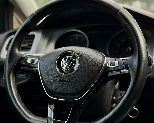 Красный Фольксваген Гольф, объемом двигателя 1.8 л и пробегом 170 тыс. км за 10950 $, фото 19 на Automoto.ua