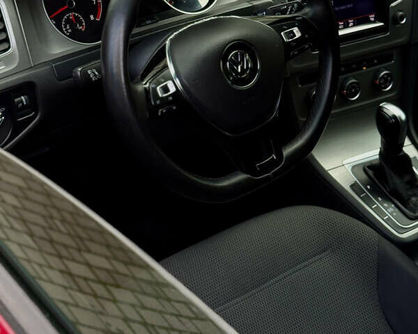 Красный Фольксваген Гольф, объемом двигателя 1.8 л и пробегом 170 тыс. км за 10950 $, фото 36 на Automoto.ua