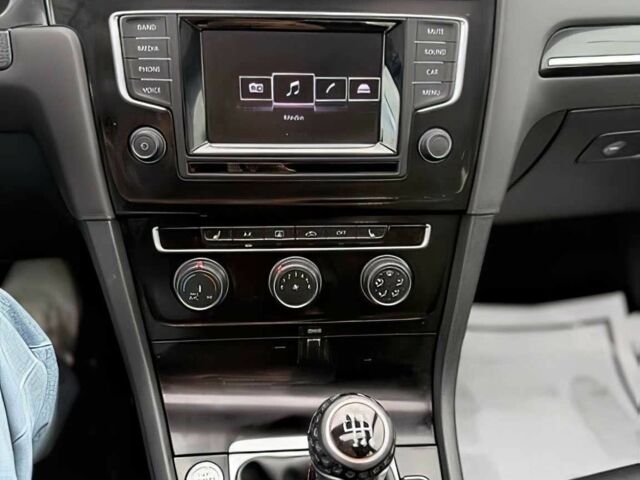 Червоний Фольксваген Гольф, об'ємом двигуна 2 л та пробігом 71 тис. км за 8000 $, фото 10 на Automoto.ua