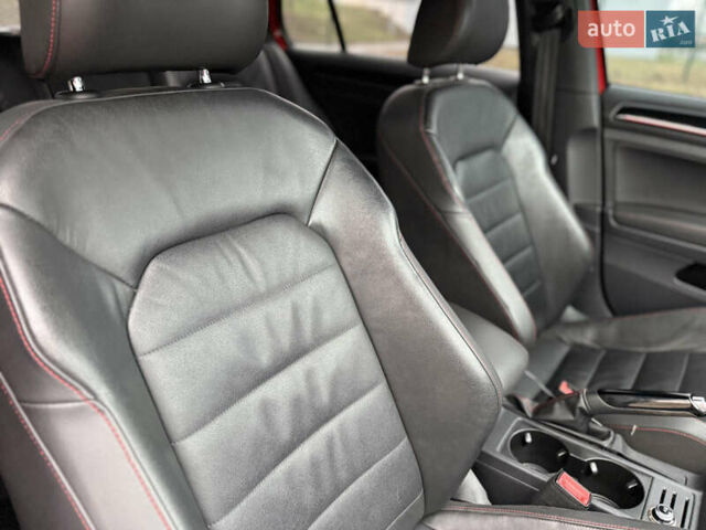 Червоний Фольксваген Гольф, об'ємом двигуна 2 л та пробігом 186 тис. км за 10900 $, фото 11 на Automoto.ua