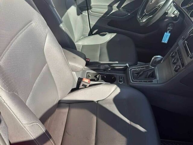 Красный Фольксваген Гольф, объемом двигателя 2 л и пробегом 77 тыс. км за 7200 $, фото 9 на Automoto.ua