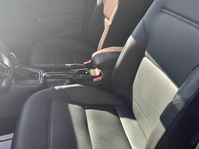 Красный Фольксваген Гольф, объемом двигателя 2 л и пробегом 77 тыс. км за 7200 $, фото 7 на Automoto.ua