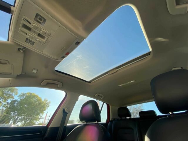 Красный Фольксваген Гольф, объемом двигателя 2 л и пробегом 80 тыс. км за 2300 $, фото 7 на Automoto.ua