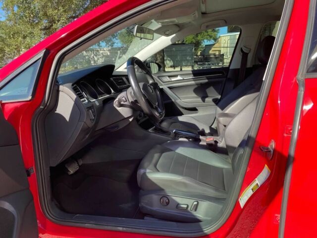 Красный Фольксваген Гольф, объемом двигателя 2 л и пробегом 80 тыс. км за 2300 $, фото 5 на Automoto.ua