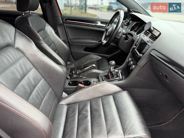 Червоний Фольксваген Гольф, об'ємом двигуна 2 л та пробігом 186 тис. км за 10900 $, фото 10 на Automoto.ua