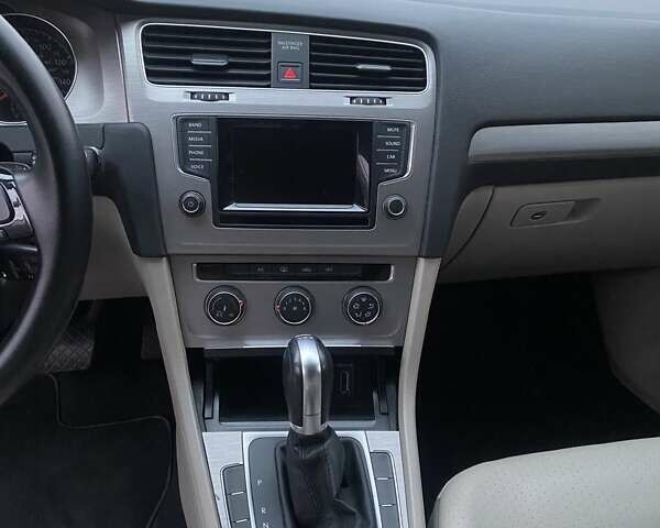 Красный Фольксваген Гольф, объемом двигателя 1.97 л и пробегом 146 тыс. км за 12950 $, фото 12 на Automoto.ua