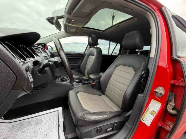 Красный Фольксваген Гольф, объемом двигателя 2 л и пробегом 79 тыс. км за 3400 $, фото 7 на Automoto.ua