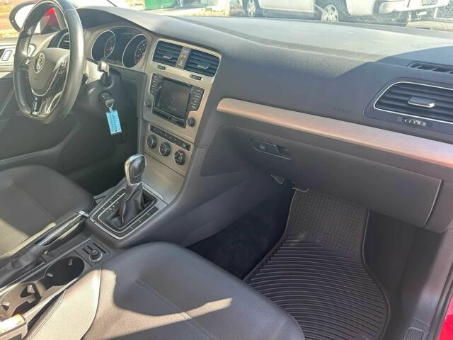 Красный Фольксваген Гольф, объемом двигателя 2 л и пробегом 77 тыс. км за 7200 $, фото 6 на Automoto.ua