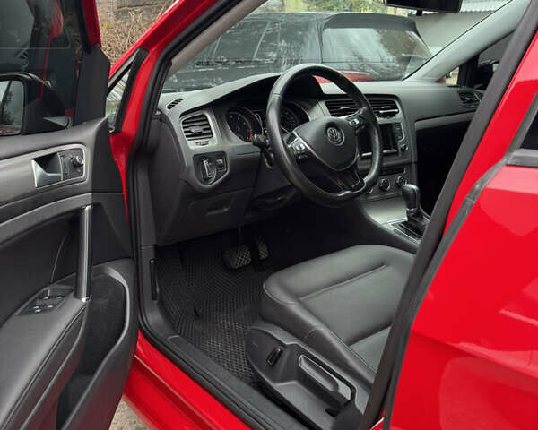 Фольксваген Гольф 2015 в Киеве на Automoto.ua Красный Фольксваген Гольф, объемом двигателя 1.8 л и пробегом 127 тыс. км за 12499 $, фото 4 на Automoto.ua