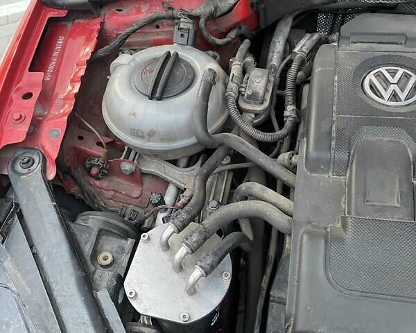 Красный Фольксваген Гольф, объемом двигателя 1.97 л и пробегом 146 тыс. км за 12950 $, фото 15 на Automoto.ua