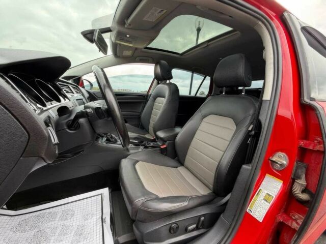 Красный Фольксваген Гольф, объемом двигателя 2 л и пробегом 74 тыс. км за 5000 $, фото 7 на Automoto.ua