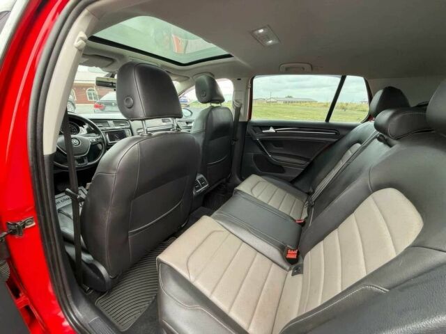 Красный Фольксваген Гольф, объемом двигателя 2 л и пробегом 74 тыс. км за 5000 $, фото 9 на Automoto.ua