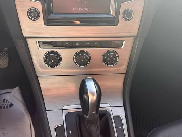 Красный Фольксваген Гольф, объемом двигателя 2 л и пробегом 77 тыс. км за 7200 $, фото 8 на Automoto.ua