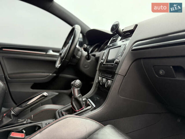 Червоний Фольксваген Гольф, об'ємом двигуна 2 л та пробігом 186 тис. км за 10900 $, фото 13 на Automoto.ua