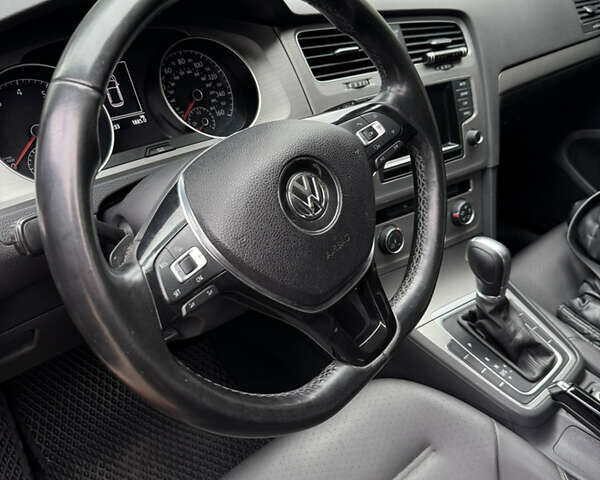 Фольксваген Гольф 2015 в Киеве на Automoto.ua Красный Фольксваген Гольф, объемом двигателя 1.8 л и пробегом 127 тыс. км за 12499 $, фото 10 на Automoto.ua