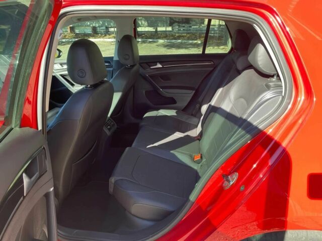 Красный Фольксваген Гольф, объемом двигателя 2 л и пробегом 80 тыс. км за 2300 $, фото 9 на Automoto.ua