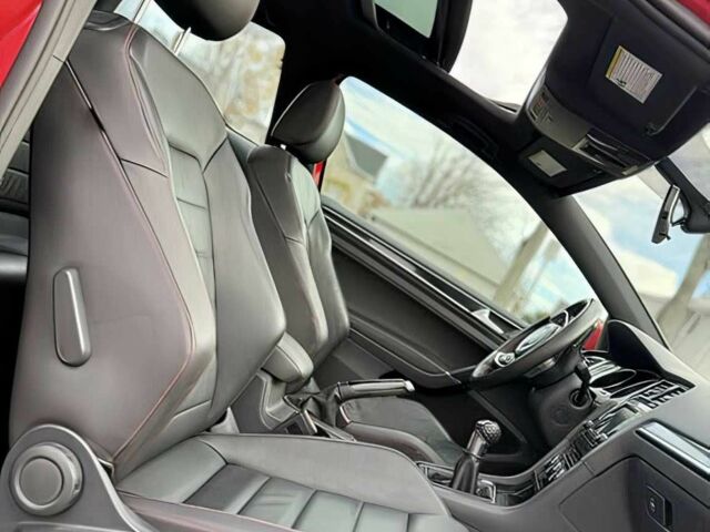 Червоний Фольксваген Гольф, об'ємом двигуна 2 л та пробігом 71 тис. км за 8000 $, фото 12 на Automoto.ua