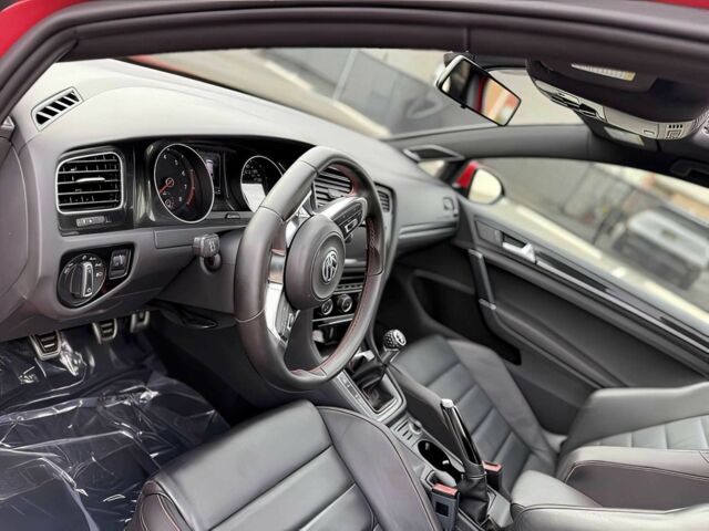 Червоний Фольксваген Гольф, об'ємом двигуна 2 л та пробігом 71 тис. км за 8000 $, фото 8 на Automoto.ua