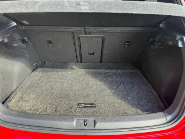 Красный Фольксваген Гольф, объемом двигателя 2 л и пробегом 71 тыс. км за 4000 $, фото 10 на Automoto.ua