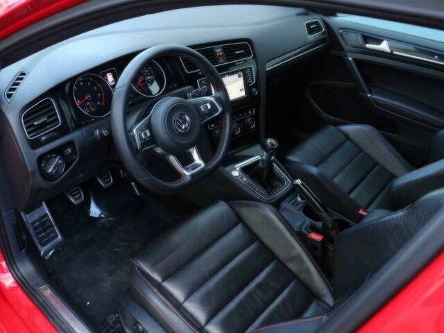 Красный Фольксваген Гольф, объемом двигателя 2 л и пробегом 71 тыс. км за 6500 $, фото 6 на Automoto.ua