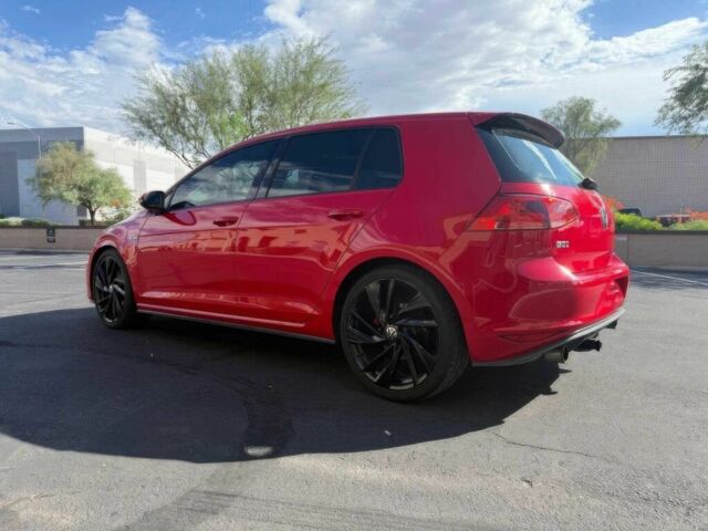 Красный Фольксваген Гольф, объемом двигателя 2 л и пробегом 71 тыс. км за 4000 $, фото 4 на Automoto.ua