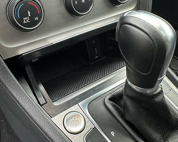 Красный Фольксваген Гольф, объемом двигателя 1.8 л и пробегом 150 тыс. км за 12500 $, фото 36 на Automoto.ua