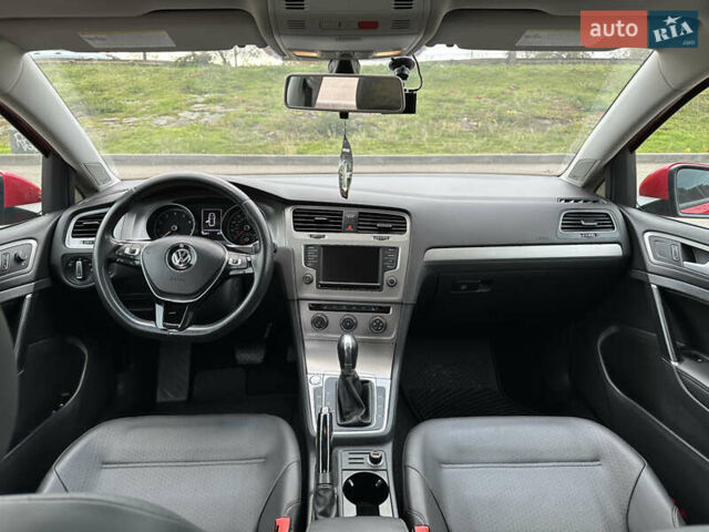 Красный Фольксваген Гольф, объемом двигателя 1.8 л и пробегом 150 тыс. км за 12500 $, фото 16 на Automoto.ua