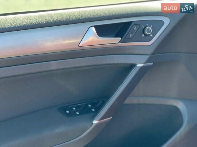 Красный Фольксваген Гольф, объемом двигателя 1.4 л и пробегом 161 тыс. км за 13300 $, фото 20 на Automoto.ua