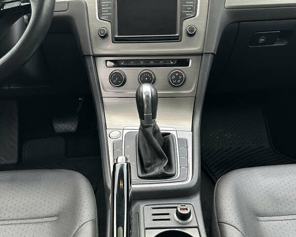 Красный Фольксваген Гольф, объемом двигателя 1.8 л и пробегом 150 тыс. км за 12500 $, фото 17 на Automoto.ua