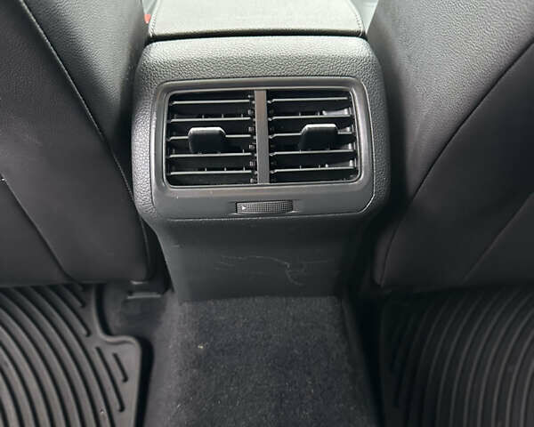 Красный Фольксваген Гольф, объемом двигателя 1.8 л и пробегом 150 тыс. км за 12500 $, фото 19 на Automoto.ua