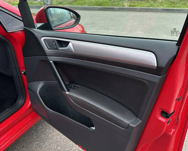 Красный Фольксваген Гольф, объемом двигателя 1.8 л и пробегом 150 тыс. км за 12500 $, фото 30 на Automoto.ua