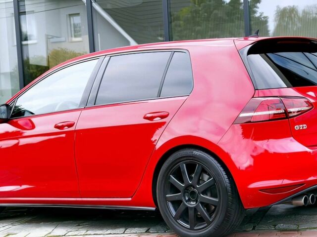 Красный Фольксваген Гольф, объемом двигателя 2 л и пробегом 77 тыс. км за 9500 $, фото 5 на Automoto.ua