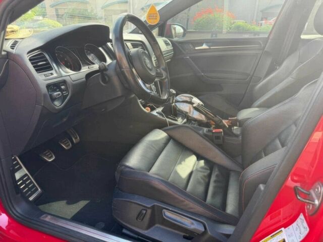 Красный Фольксваген Гольф, объемом двигателя 2 л и пробегом 71 тыс. км за 4000 $, фото 6 на Automoto.ua