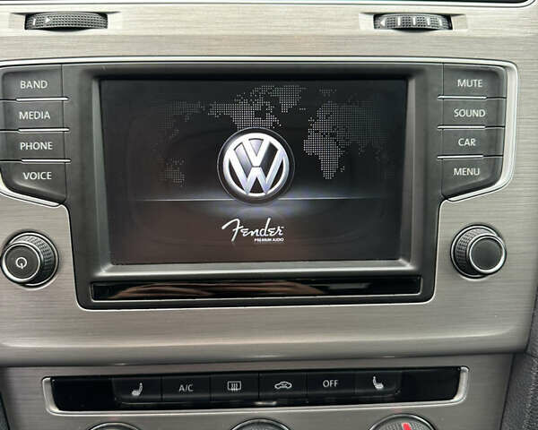 Красный Фольксваген Гольф, объемом двигателя 1.8 л и пробегом 150 тыс. км за 12500 $, фото 26 на Automoto.ua