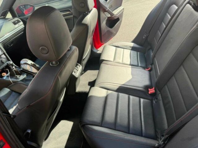 Красный Фольксваген Гольф, объемом двигателя 2 л и пробегом 71 тыс. км за 4000 $, фото 9 на Automoto.ua