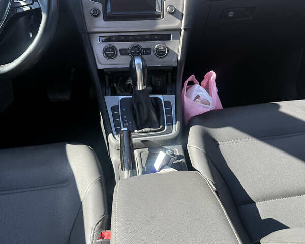 Красный Фольксваген Гольф, объемом двигателя 1.8 л и пробегом 136 тыс. км за 10900 $, фото 9 на Automoto.ua